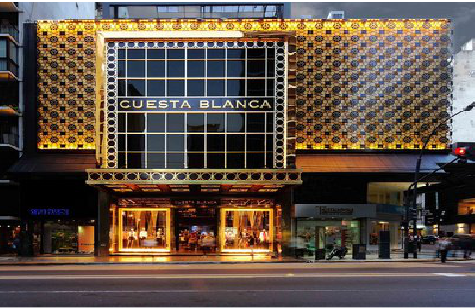 龙陵门头设计与商业空间的纽带。