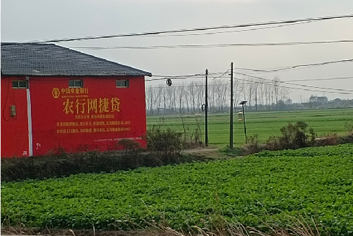 龙陵如何防止墙体广告褪色呢？