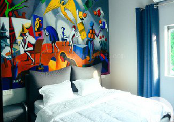 龙陵对于酒店的墙体彩绘而言更注重哪些方面？